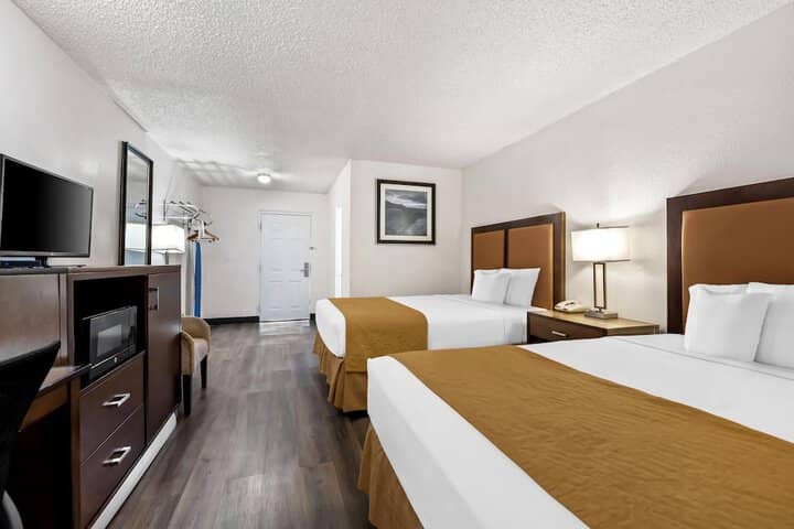 Room 7 of 33